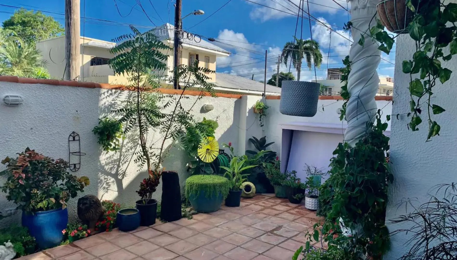 Bright & Airy Spanish Villa Steps To Sand Gen Ac - Main House location